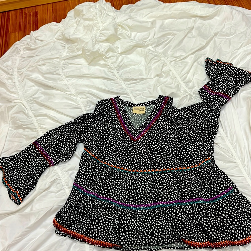 Black/ white dots blouse.